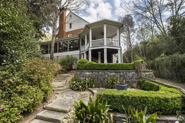 9 Nacoochee Place NW, Atlanta, GA 30305