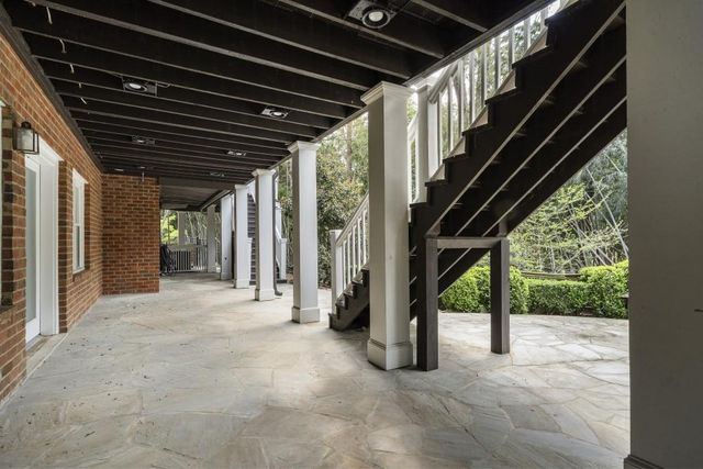 9 Nacoochee Place NW, Atlanta, GA 30305