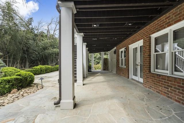 9 Nacoochee Place NW, Atlanta, GA 30305