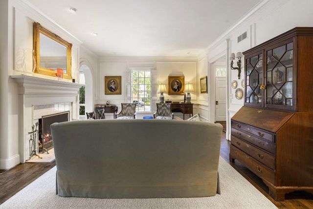 9 Nacoochee Place NW, Atlanta, GA 30305