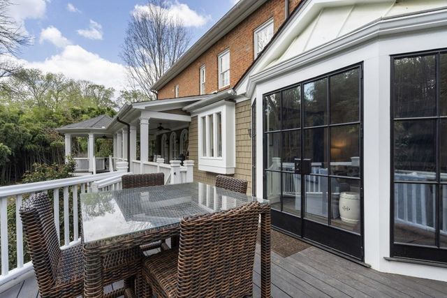 9 Nacoochee Place NW, Atlanta, GA 30305