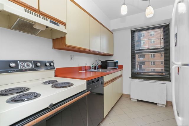 44 Strawberry Hill Avenue APT 1H, Stamford, CT 06902