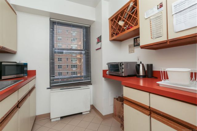 44 Strawberry Hill Avenue APT 1H, Stamford, CT 06902