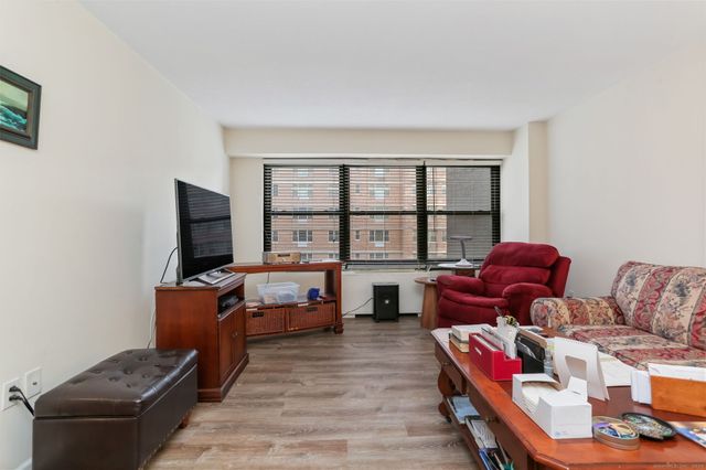 44 Strawberry Hill Avenue APT 1H, Stamford, CT 06902