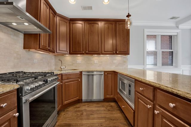 2210 W ADDISON Street 2, Chicago, IL 60618