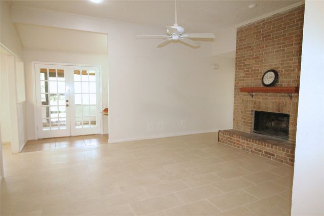 711 Dickey Drive, Euless, TX 76040