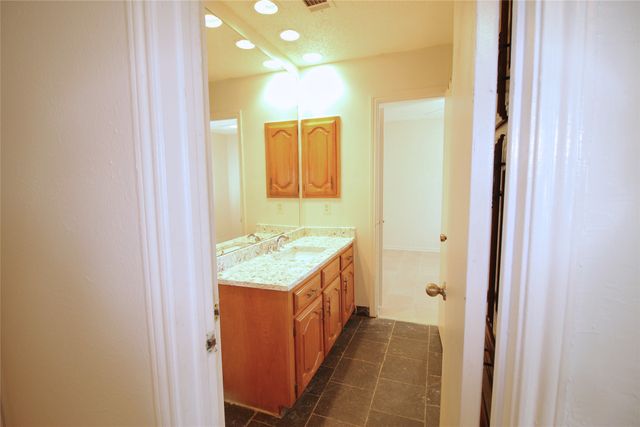 711 Dickey Drive, Euless, TX 76040