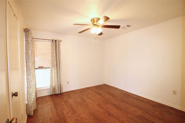 711 Dickey Drive, Euless, TX 76040