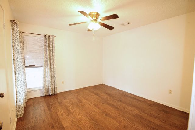 711 Dickey Drive, Euless, TX 76040