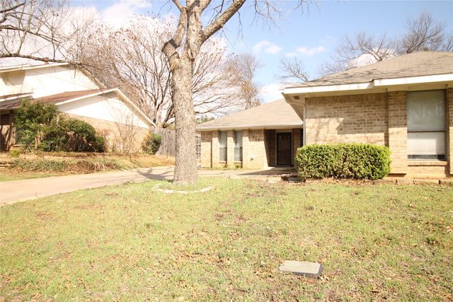 711 Dickey Drive, Euless, TX 76040