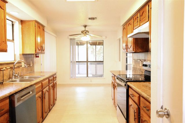 711 Dickey Drive, Euless, TX 76040