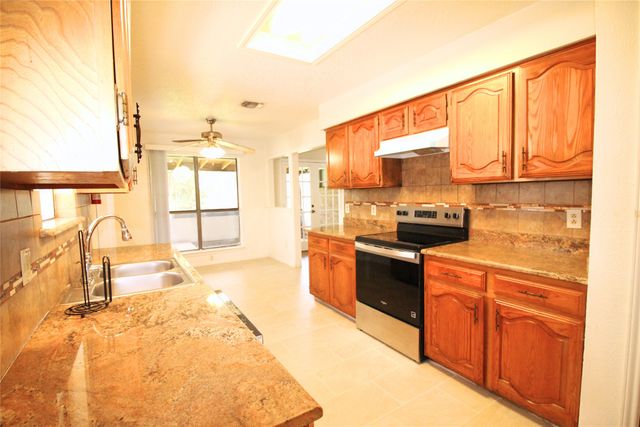 711 Dickey Drive, Euless, TX 76040