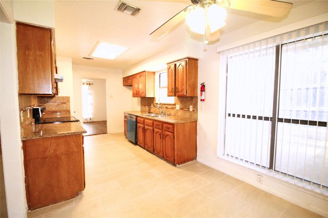 711 Dickey Drive, Euless, TX 76040