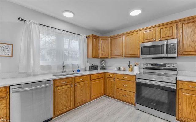 42 Banister DR, Hampton, VA 23666