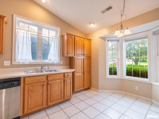 1602 INDIGO Drive, Morton, IL 61550