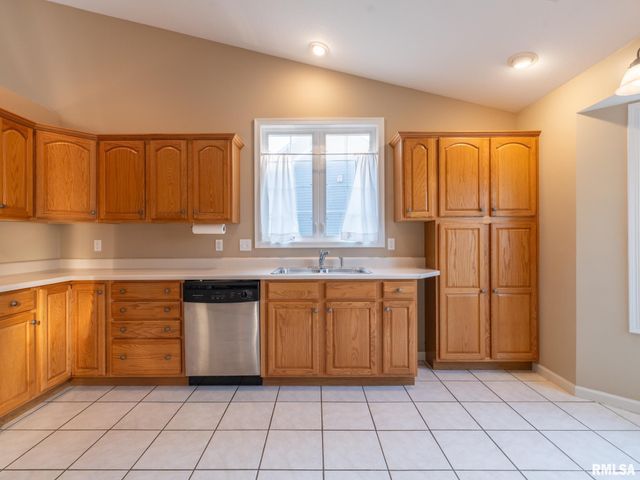 1602 INDIGO Drive, Morton, IL 61550