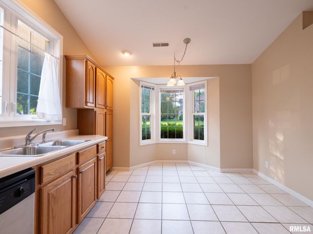 1602 INDIGO Drive, Morton, IL 61550