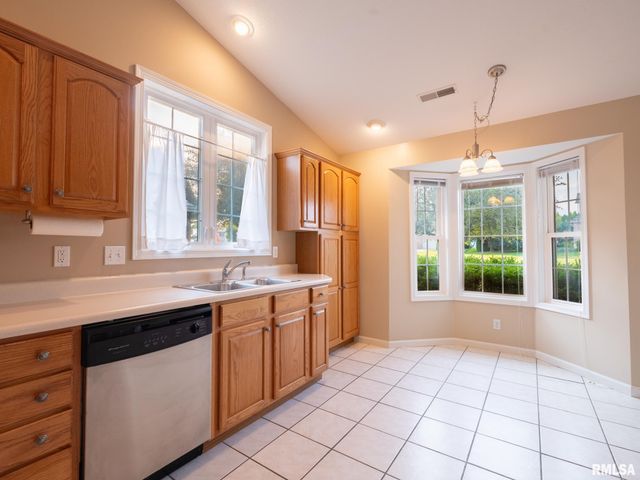 1602 INDIGO Drive, Morton, IL 61550