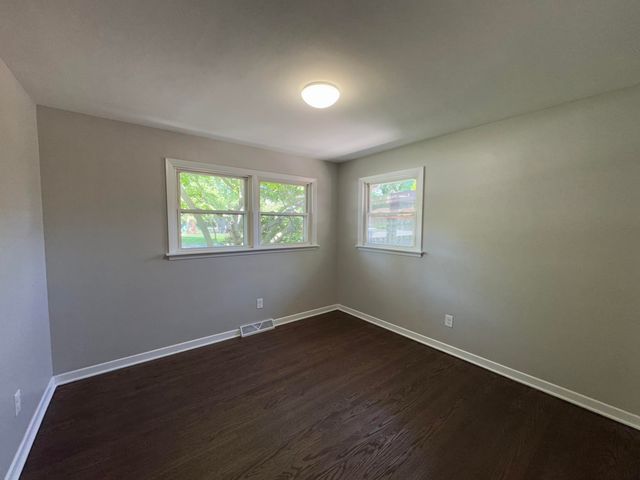 8009 Greenwood Avenue, Munster, IN 46321