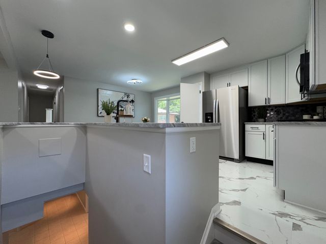 8009 Greenwood Avenue, Munster, IN 46321
