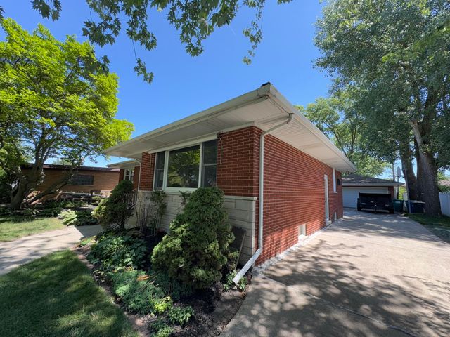 8009 Greenwood Avenue, Munster, IN 46321
