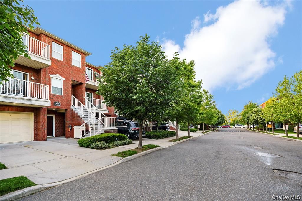 319 Endeavor Place 43, College Point, NY 11356 — exterior