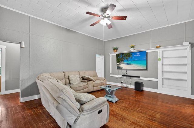 200 N ORANGE AVENUE, Fort Meade, FL 33841