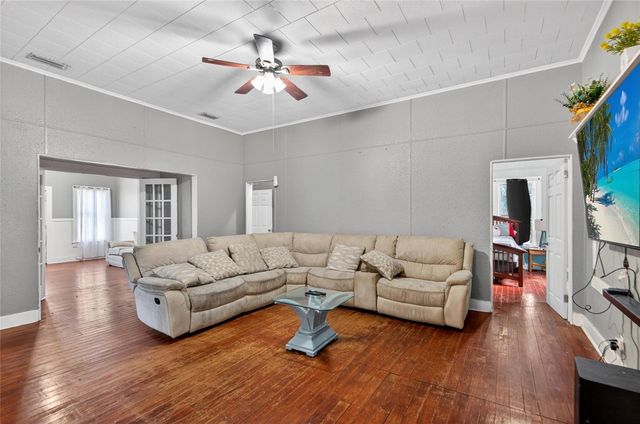 200 N ORANGE AVENUE, Fort Meade, FL 33841