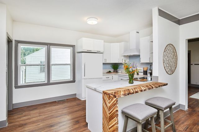 207 E Buchanan Street, Winterset, IA 50273