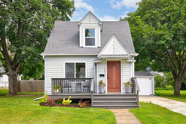 207 E Buchanan Street, Winterset, IA 50273