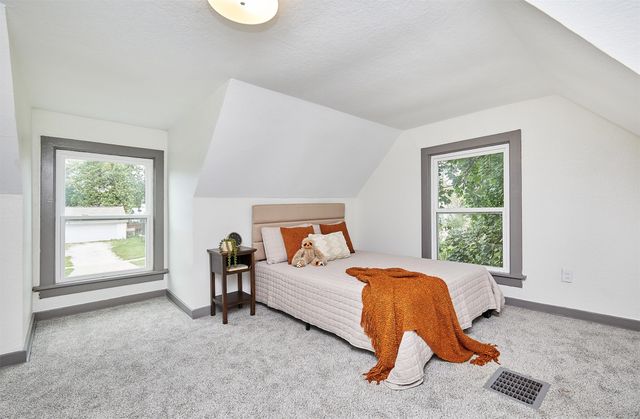 207 E Buchanan Street, Winterset, IA 50273