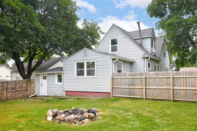 207 E Buchanan Street, Winterset, IA 50273