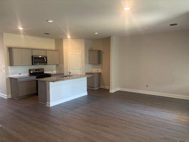 13302 Fowler Dr, Walker, LA 70785