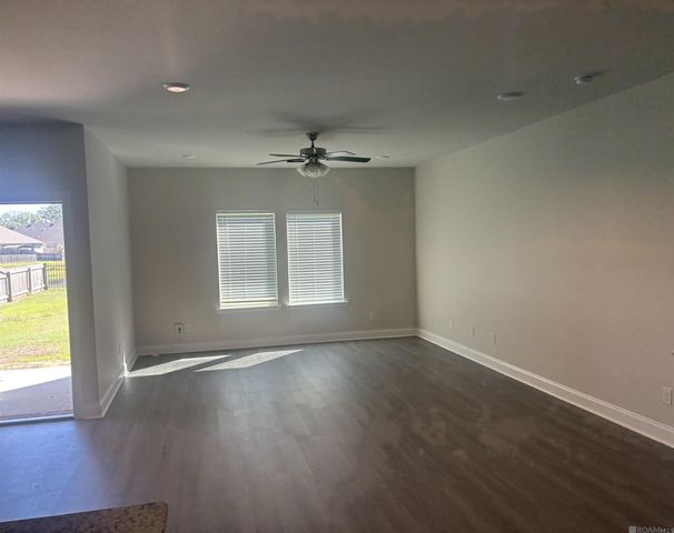 13302 Fowler Dr, Walker, LA 70785