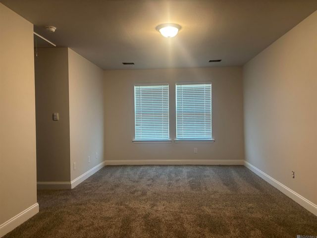 13302 Fowler Dr, Walker, LA 70785