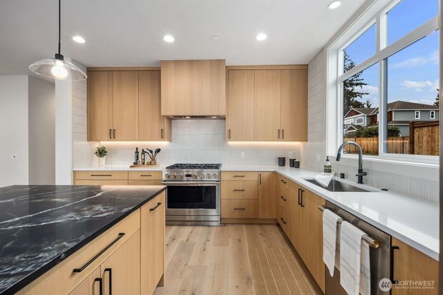 19742 20th Avenue NW, Shoreline, WA 98177