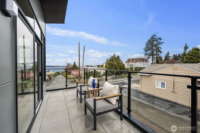 19742 20th Avenue NW, Shoreline, WA 98177