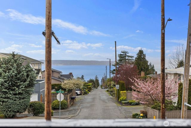 19742 20th Avenue NW, Shoreline, WA 98177