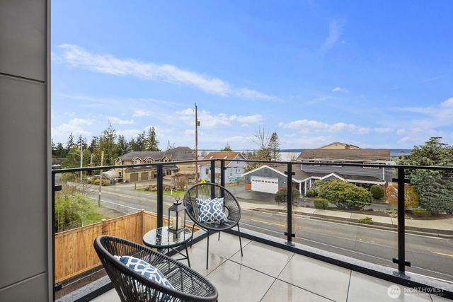 19742 20th Avenue NW, Shoreline, WA 98177