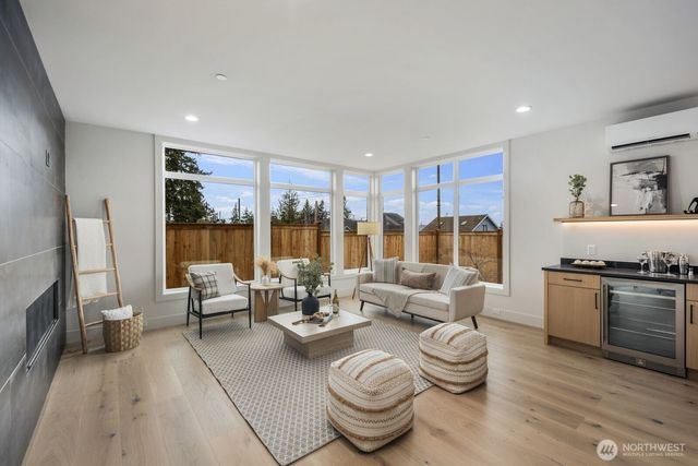 19742 20th Avenue NW, Shoreline, WA 98177