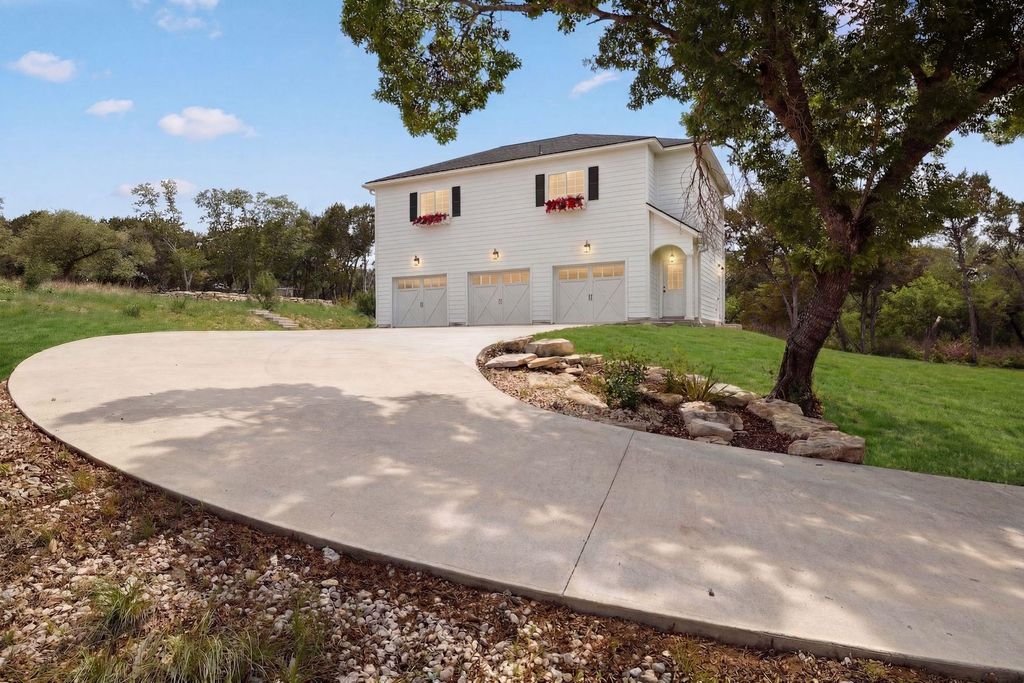 8023 Lakeview ST, Volente, TX 78641