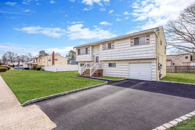 42 Centerwood Street, West Babylon, NY 11704