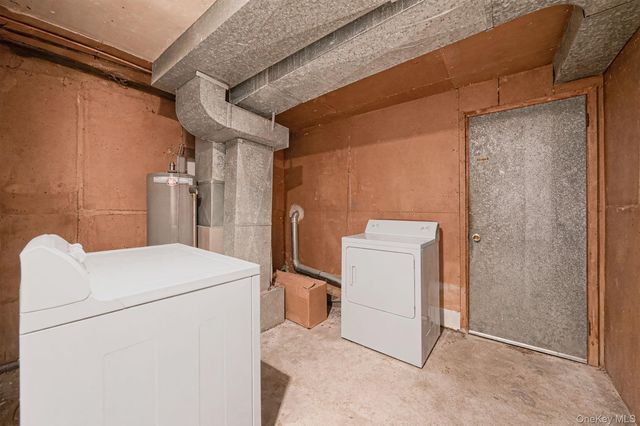 42 Centerwood Street, West Babylon, NY 11704