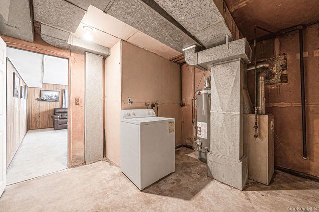 42 Centerwood Street, West Babylon, NY 11704