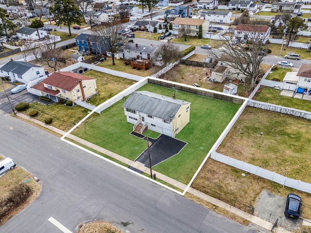 42 Centerwood Street, West Babylon, NY 11704