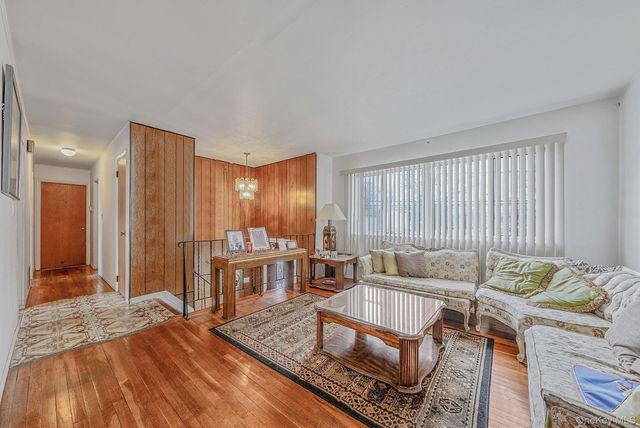 42 Centerwood Street, West Babylon, NY 11704