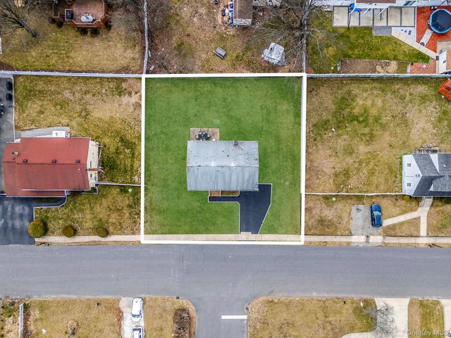 42 Centerwood Street, West Babylon, NY 11704