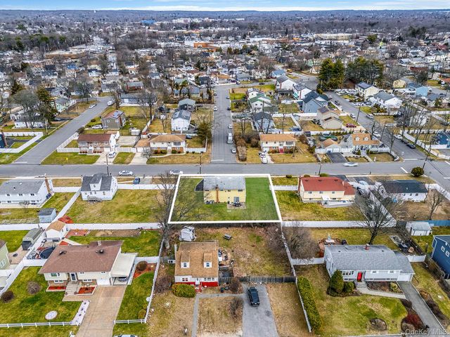 42 Centerwood Street, West Babylon, NY 11704