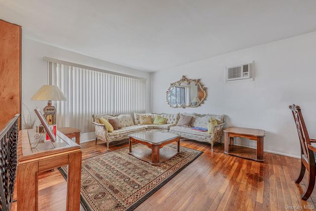 42 Centerwood Street, West Babylon, NY 11704