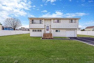 42 Centerwood Street, West Babylon, NY 11704